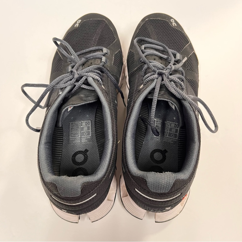 On Running On Cloud Sneakers - Classic Black and White Size 7.5 - Picture 4 of 13